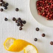 The White Company Clementine & Juniper Mini Cracker