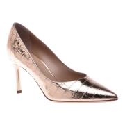 Court shoe in platinum with crocodile print