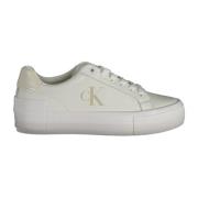 Sporty hvide sneakers med kontrastdetaljer