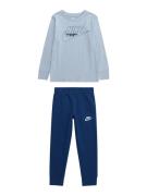 Nike Sportswear Joggingdragt 'CLUB'  lyseblå / mørkeblå / offwhite