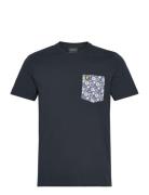 Floral Print Pocket T-Shirt Tops T-Kortærmet Skjorte Navy Lyle & Scott