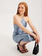 Glamorous - Midikjoler - Blue - Halterneck Maxi Dress - Kjoler