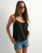 Nelly - Sort - Flowy Strap Top