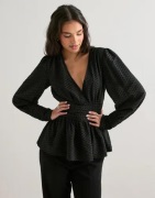 Pieces - Sort - Pcmonika Ls Flounce Top Wvn D2D